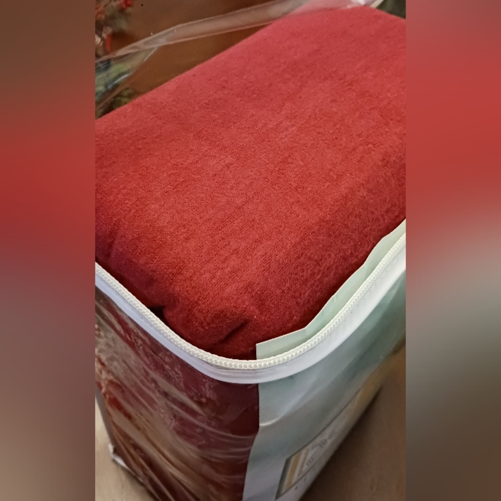 King Flat & Fitted Sheet Set w/2 King Pillowcases, Red, NWT